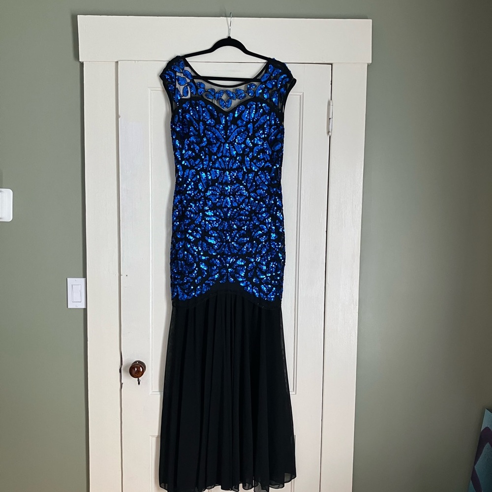 Blu sequined gown - Picture 3 of 4
